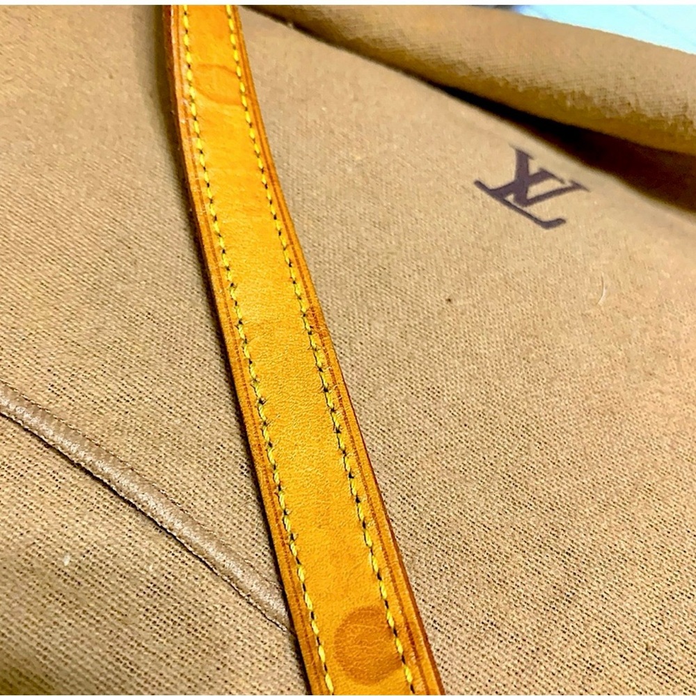 Authentic Louis Vuitton Tracadero 27 Monogram - Picture 6 of 13